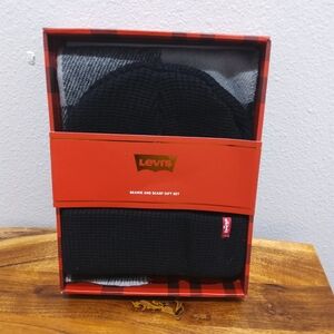 NWT Boxed Levi’s Beanie & Plaid Scarf Set Firm Price